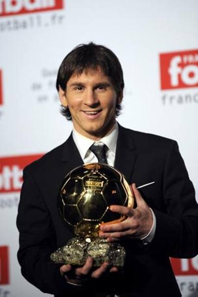 Dieci anni di Lionel Messi al Barcellona. Dieci anni di trofei, dal debutto il 16 novembre 2003 a oggi. Il primo Pallone d&#39;oro di arriva nel 2009. Afp